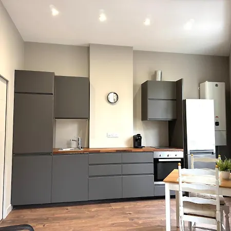 Agreable Proche Gare Apartment *